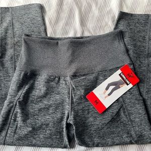 brand new kirkland signature brushes leggings capri length size medium